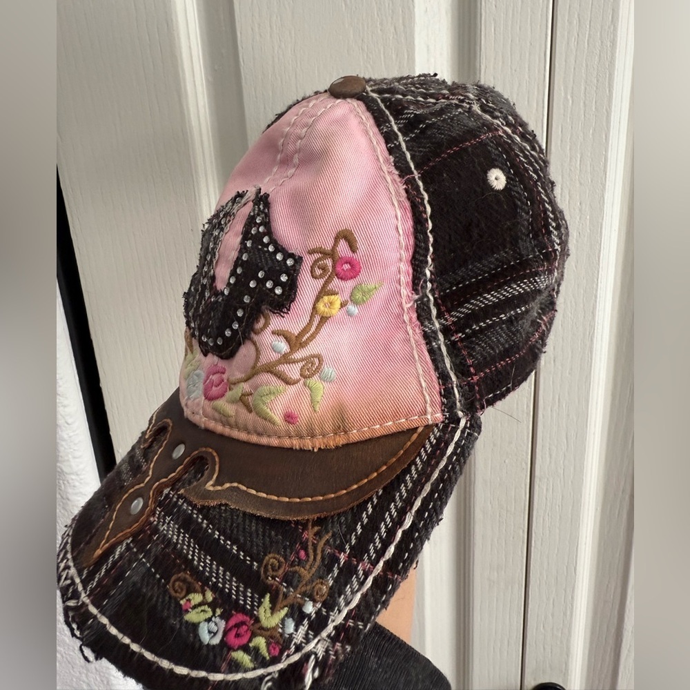 True Religion Cap - Picture 2 of 8